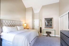 Ski In/out In Town! Ski Area Views, Fireplace, Hot Tub 2 Bedroom Condo