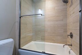 Ski In/out In Town! Ski Area Views, Fireplace, Hot Tub 2 Bedroom Condo