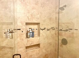 Clean, Cozy Riverside Condo, Walk Everywhere @ Viking Lodge 212 1 Bedr