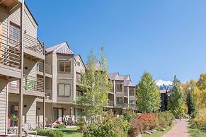 Modern Comfort River/mtn Views + Hot Tub 1 Bedroom Condo by RedAwning