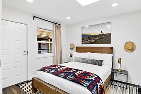 Top Floor Condo With Balcony Steps To Lifts & Main Street 2 Bedroom Co