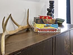 Top Floor Condo With Balcony Steps To Lifts & Main Street 2 Bedroom Co