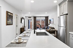 Top Floor Condo With Balcony Steps To Lifts & Main Street 2 Bedroom Co