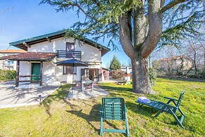 Cedar House Villa Few Minutes From Lake