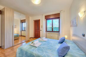 Cedar House Villa Few Minutes From Lake