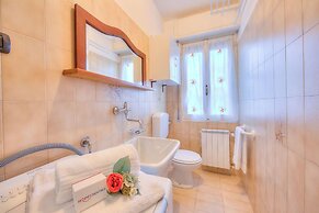 Cedar House Villa Few Minutes From Lake