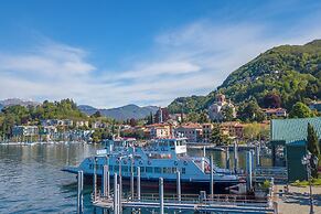 Cedar House Villa Few Minutes From Lake