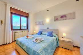 Cedar House Villa Few Minutes From Lake