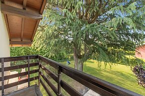 Cedar House Villa Few Minutes From Lake
