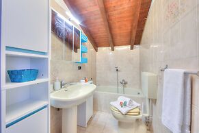 Cedar House Villa Few Minutes From Lake