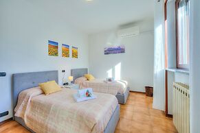 Cedar House Villa Few Minutes From Lake