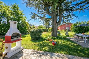 Cedar House Villa Few Minutes From Lake