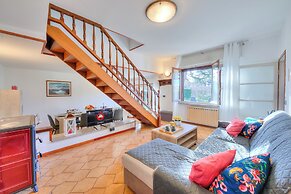 Cedar House Villa Few Minutes From Lake