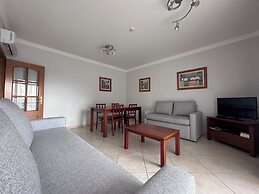 Oceanview Bliss in Albufeira Retreat Over Oldtown