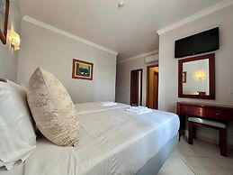 Oceanview Bliss in Albufeira Retreat Over Oldtown