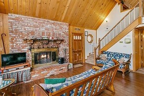 Secluded Mountain Getaway 3 Bedroom Home by RedAwning