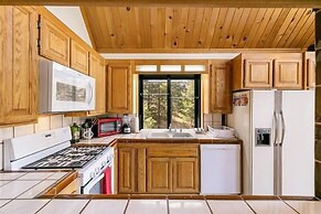 Secluded Mountain Getaway 3 Bedroom Home by RedAwning