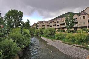 Ground Floor On River Trail, Walk To Ski 1 Bedroom Condo by RedAwning