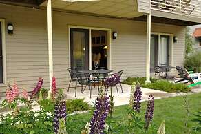 Ground Floor On River Trail, Walk To Ski 1 Bedroom Condo by RedAwning