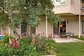 Ground Floor On River Trail, Walk To Ski 1 Bedroom Condo by RedAwning