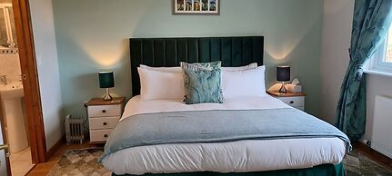 Relax With Amazing Views! 1-bed Studio in Tegryn