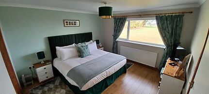 Relax With Amazing Views! 1-bed Studio in Tegryn