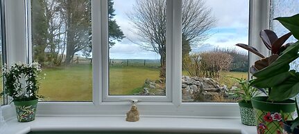 Relax With Amazing Views! 1-bed Studio in Tegryn