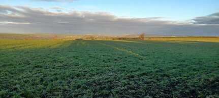 Relax With Amazing Views! 1-bed Studio in Tegryn