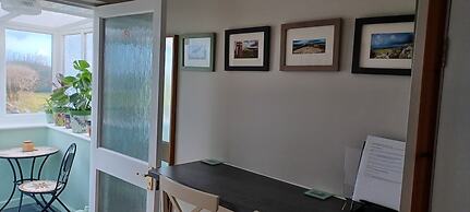 Relax With Amazing Views! 1-bed Studio in Tegryn