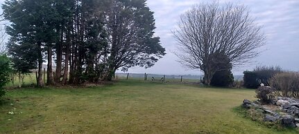 Relax With Amazing Views! 1-bed Studio in Tegryn