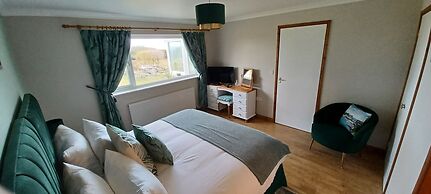 Relax With Amazing Views! 1-bed Studio in Tegryn