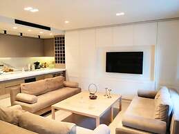 Luxurious Apartment in Acropolis