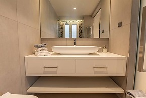Luxurious Apartment in Acropolis