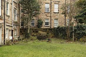 Walk Anywhere From This Cosy Central Flat