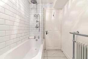 Walk Anywhere From This Cosy Central Flat