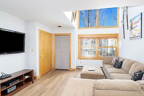 Ski In/out Lift 7! Deck, Hot Tub, Garage Parking 2 Bedroom Condo by Re