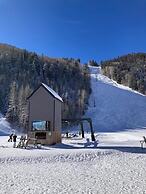 Ski In/out Lift 7! Deck, Hot Tub, Garage Parking 2 Bedroom Condo by Re