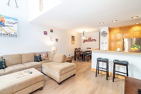 Ski In/out Lift 7! Deck, Hot Tub, Garage Parking 2 Bedroom Condo by Re