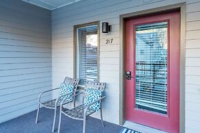 Riverfront, Blocks To Ski! Mtn Views + Hot Tub @ Viking Lodge 217 1 Be