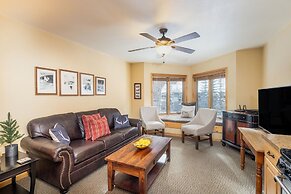 Riverfront, Blocks To Ski! Mtn Views + Hot Tub @ Viking Lodge 217 1 Be
