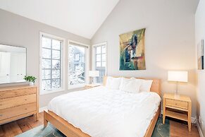 Slopeside Paradise Penthouse At Lift 7, Views, Fireplace, Deck, Hot Tu