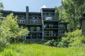 Riverside Dream! Quiet Spot W Deck, 5 Min Walk To Gondola & Main St. 2