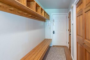 Riverside Dream! Quiet Spot W Deck, 5 Min Walk To Gondola & Main St. 2