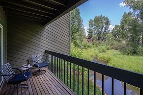 Riverside Dream! Quiet Spot W Deck, 5 Min Walk To Gondola & Main St. 2