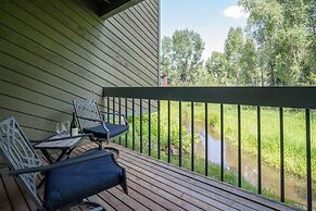 Riverside Dream! Quiet Spot W Deck, 5 Min Walk To Gondola & Main St. 2