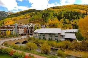 Ski Trip Value! Walk Everywhere, Hot Tub, Top Floor 1 Bedroom Condo by