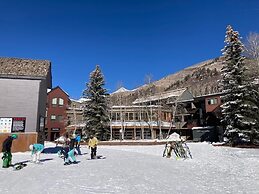 Lift 7 Ski In/out Hot Tub, Ski Locker, Garage Parking + Shuttle To Gon