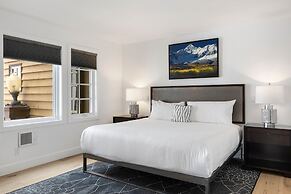 Sunny Condo, Box Canyon Views, Pool + Hot Tub 2 Bedroom Condo by RedAw