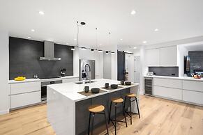 Sunny Condo, Box Canyon Views, Pool + Hot Tub 2 Bedroom Condo by RedAw