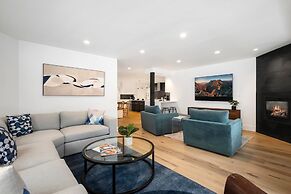 Sunny Condo, Box Canyon Views, Pool + Hot Tub 2 Bedroom Condo by RedAw